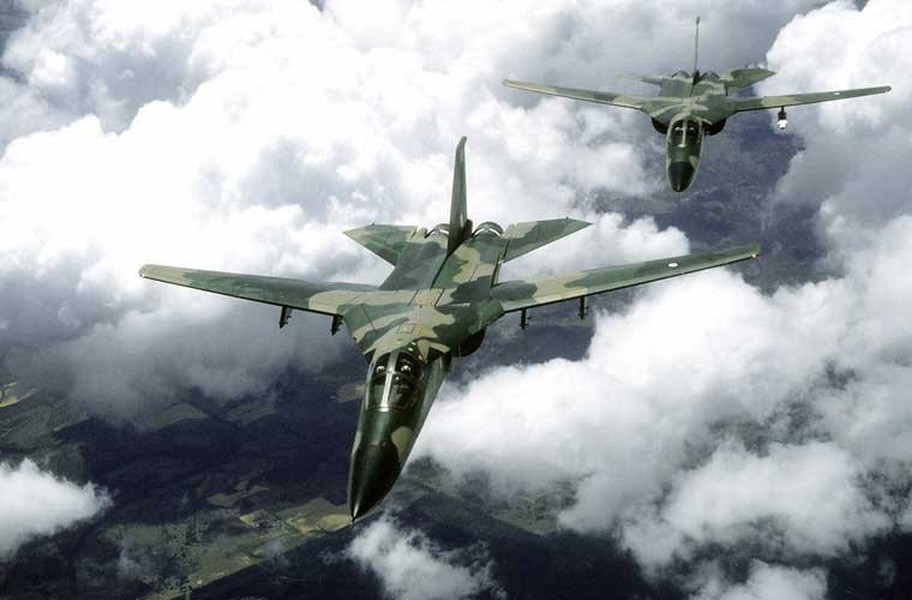 Đầu năm 1968, Mỹ đưa  máy bay F-111 vào thử nghiệm tại chiến trường Việt Nam. Thời điểm đó, đây là mẫu máy bay chiến đấu hiện đại nhất của công nghiệp quốc phòng Mỹ, có giá đặt hơn cả siêu pháo đài bay B-52. F-111 khi đó sở hữu những tính năng ít loại máy bay nào có trên thế giới. Ví dụ như khả năng bay bám địa hình ở độ cao cực thấp (khoảng 70m) nhờ radar địa hình, điều khiển tự động.