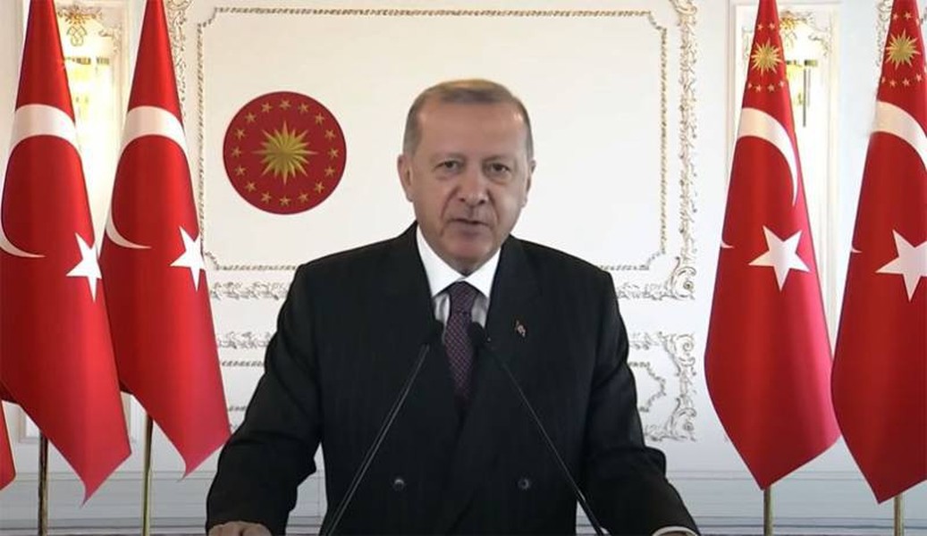 Truyền thông thế giới vừa đưa ra bình luận về tuyên bố của Tổng thống Recep Tayyip Erdogan liên quan tới vấn đề Syria. Ông Erdogan đã thông báo rằng, quân đội Thổ Nhĩ Kỳ có thể bắt đầu một chiến dịch quân sự khác ở khu vực phía Bắc Cộng hòa Ả Rập.