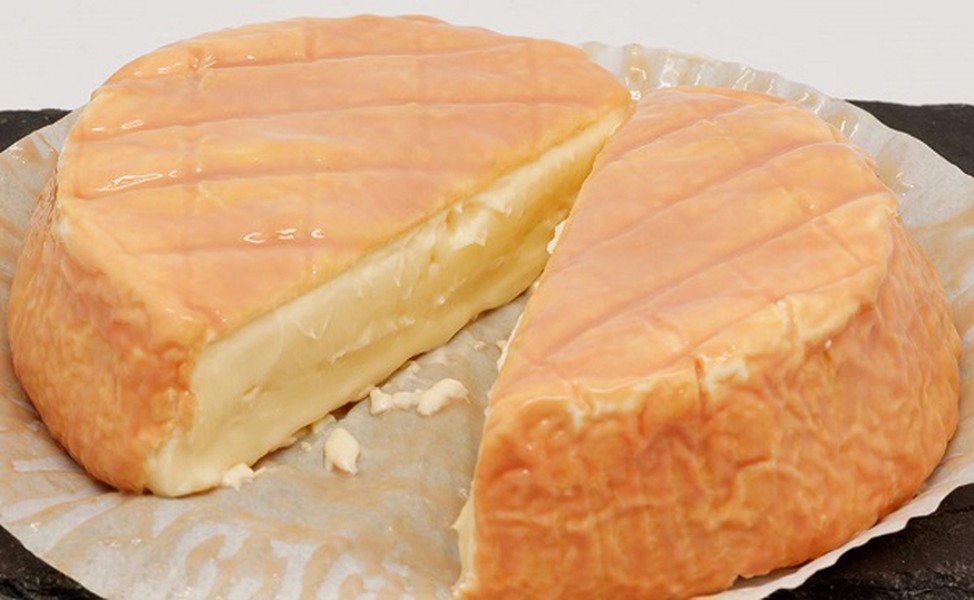 Époisses de Bourgogne (thường gọi tắt là Époisses) được sản xuất tại làng Époisses và một số khu vực lân cận của Pháp. Trước đây, Époisses được xem là loại  phô mai hảo hạng, dùng để dâng lên hoàng đế Napoleon và được ông đặc biệt yêu thích.