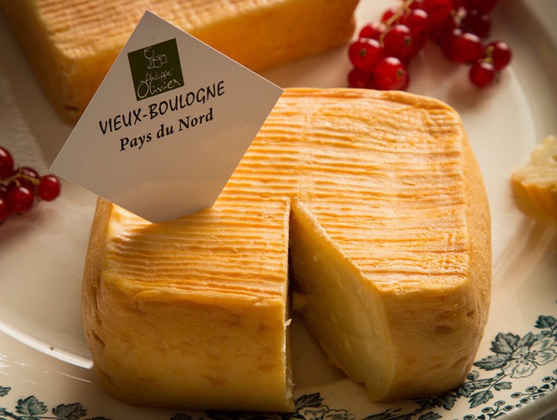 Pháp được biết đến với tinh hoa ẩm thực đỉnh cao, phô mai “tiến vua” Époisses từng khiến không ít người kinh ngạc. Vậy mà, so với  phô mai bốc mùi Vieux Boulogne, Époisses còn bị đánh giá thấp hơn.