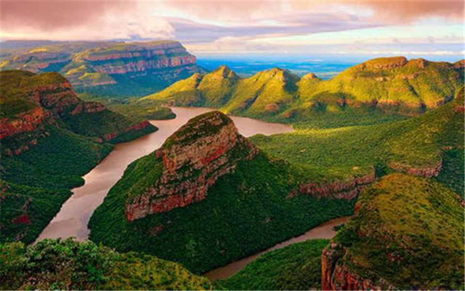  Ngôi làng kì lạ thuộc địa phận Ethiopia (Châu Phi). Ở đây, giao thông và kinh tế đều kém phát triển. Hầu hết người dân vẫn giữ thói quen sinh hoạt của ông cha, gần như không có sự giao thoa văn hóa với bên ngoài.