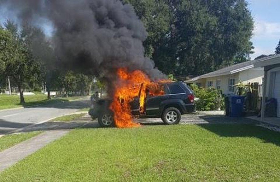 Nathan Dornacher, người đàn ông sinh sống tại bang Florida, Mỹ đã vừa bị mất đi cả chiếc smartphone mới mua và chiếc xe Jeep Grand Cherokee của mình chỉ vì sự cố không thể lường trước.