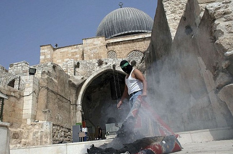 Người Palestine và cảnh sát Israel  đụng độ đẫm máu tại khu đền thờ al-Aqsa ở Jerusalem hôm 13/9, chỉ ít giờ trước ngày đầu năm mới của lịch Do Thái.