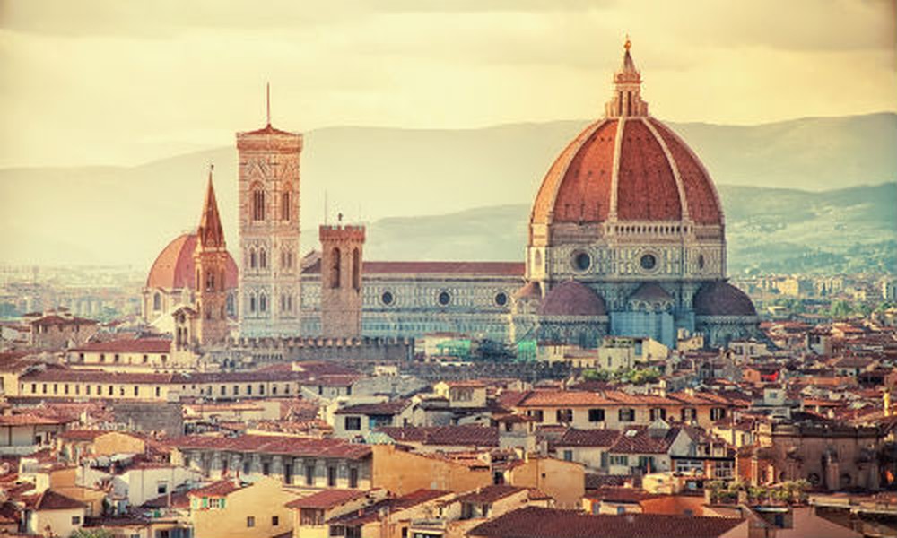 Florence của Italy là một trong những t hành phố đẹp nhất thế giới với các viện bảo tàng, nhà thờ và phòng triển lãm nghệ thuật.