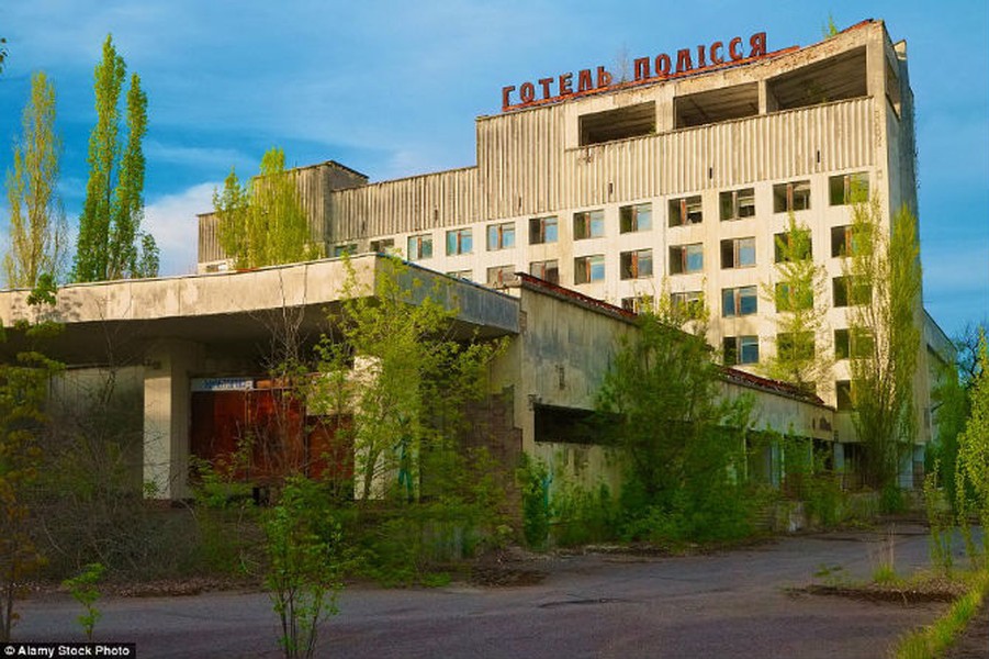 Thành phố Pripyat của Ukraine là một trong những địa điểm hoang tàn trên thế giới. Nơi này bị bỏ hoang từ tháng 4/1986 sau khi lõi một lò phản ứng hạt nhân bị tan chảy gây ra thảm họa hạt nhân Chernobyl.