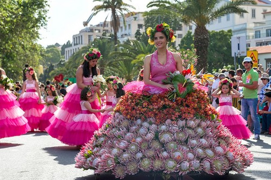  Lễ hội hoa Madeira được tổ chức vào mùa xuân mỗi năm tại thành phố Funchal, Bồ Đào Nha.