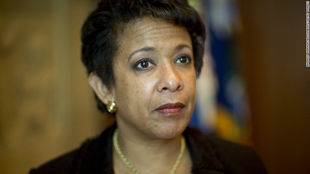 Bộ trưởng Tư pháp Mỹ Loretta Lynch là một trong những  người phụ nữ làm thay đổi thế giới năm 2015. Bà Lynch là Bộ trưởng Tư pháp da màu đầu tiên trong lịch sử nước Mỹ. Trong năm 2015, bà đã khiến thế giới kinh ngạc khi đưa những quan chức tham nhũng của tập đoàn thể thao FIFA ra ánh sáng.