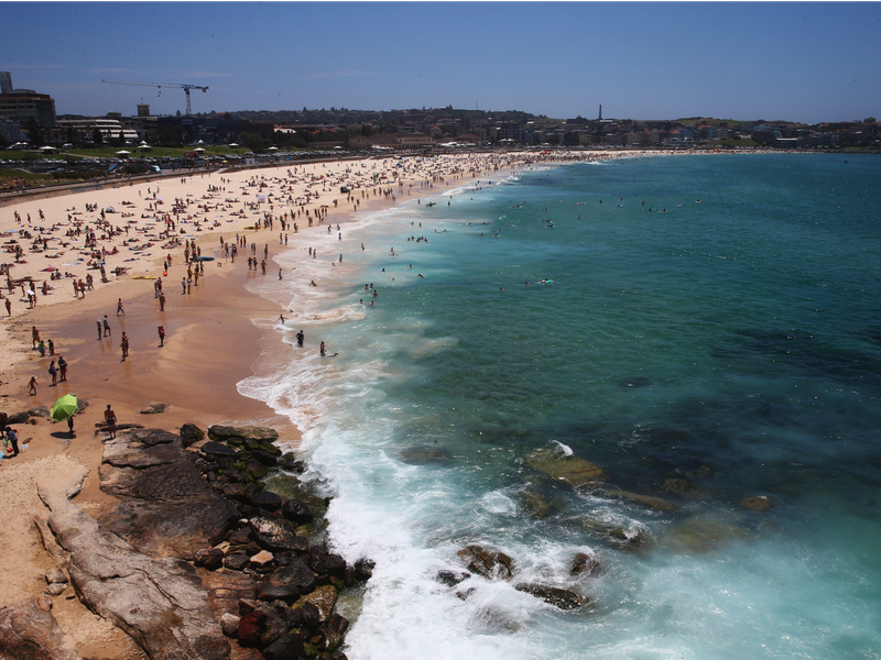 Bãi biển Bondi ở Sydney (Australia) là một trong những  bãi biển nhiệt đới tuyệt vời hành tinh, thu hút đông đảo du khách.