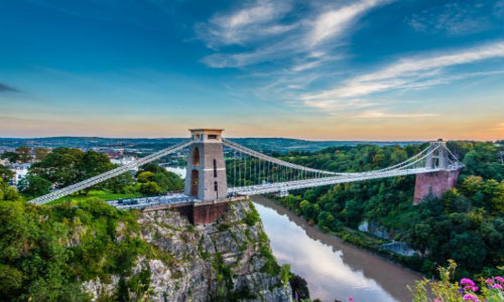 Bristol (Anh) là một trong những  thành phố bốc mùi trên thế giới. Bristol “tỏa” mùi giấm kể từ khi hội đồng thành phố này quyết định dùng giấm thay thế cho thuốc diệt cỏ.