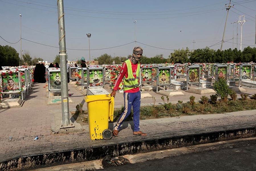 Nghĩa trang rộng 10km2 có tên "Thung lũng hoà bình" (Peace Valley), nằm ở thành phố Najaf, phía nam thủ đô Baghdad của Iraq. Najaf cũng được xem là vùng đất thánh của Hồi giáo dòng Shi'ite.