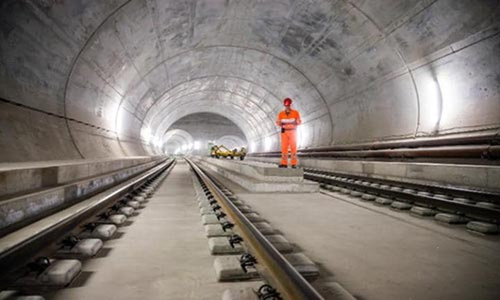 Với chiều dài khoảng 57 km, đường hầm tàu hỏa Gotthard ở Thụy Sĩ trở thành đường hầm tàu hỏa dài nhất thế giới.