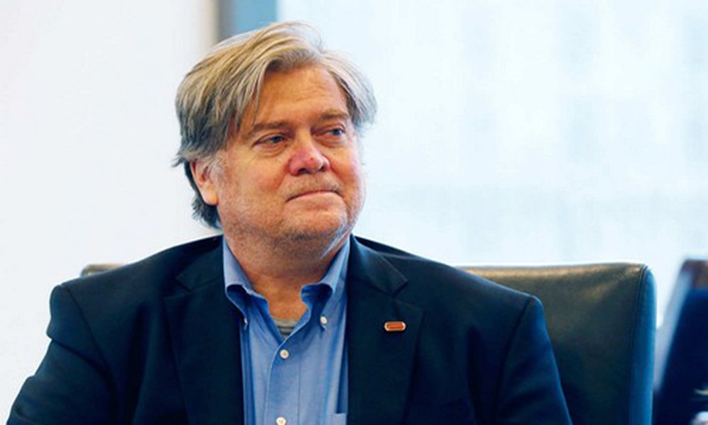 Steve Bannon là Chiến lược gia trưởng trong  chính quyền của ông Trump. Ông từng được cho là nhân vật quyền lực hơn cả Tổng thống Trump trong Nhà Trắng và một số ý kiến còn cho rằng Steve Bannon là người quyền lực thứ hai trên thế giới.