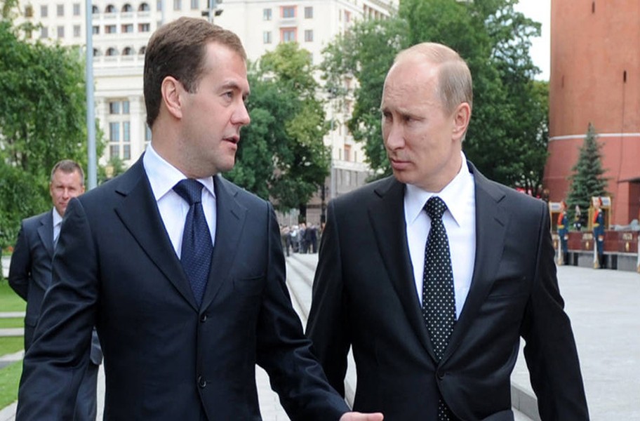 Thủ tướng Nga Dmitry Medvedev là một người đồng chí, người bạn thân thiết của Tổng thống Putin trên chính trường cũng như ngoài đời thường. Ảnh: History.