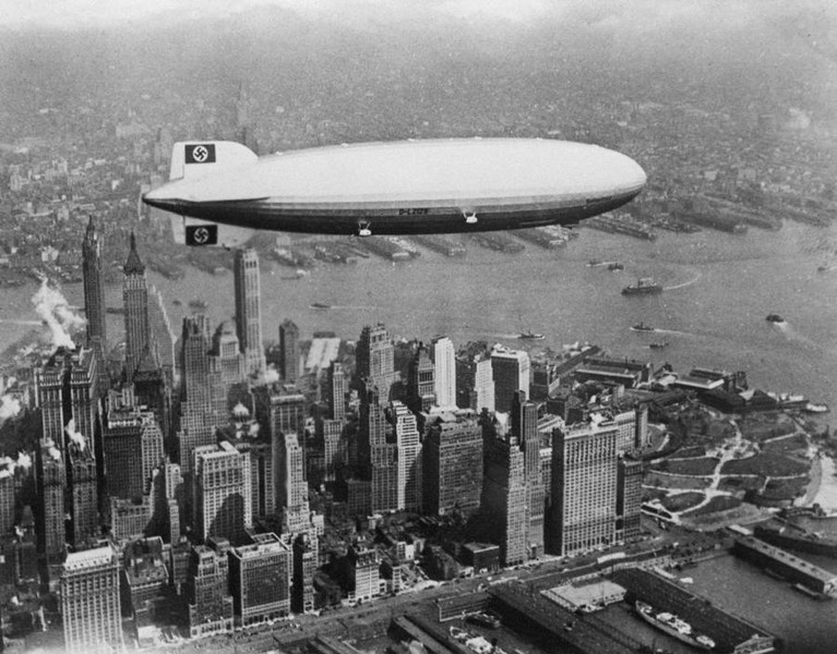 Khinh khí cầu Hindenburg bay qua thành phố New York (Mỹ) năm 1937, chỉ vài giờ trước khi thảm họa Hindenburg xảy ra khiến hàng chục người thiệt mạng. (Nguồn ảnh: ATI)