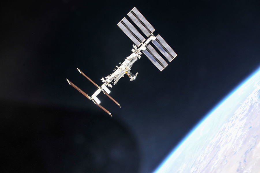 Theo Sputnik, phi hành đoàn hiện tại của  Trạm Không gian Quốc tế ISS là Expedition-57, bao gồm Chỉ huy Alexander Gerst của Cơ quan Vũ trụ Châu Âu (ESA) , Chỉ huy Roscosmos Sergei Prokopyev và phi hành gia Serena Aunon-Chancellor của NASA. Phi hành đoàn ISS sẽ thực hiện một loạt các nhiệm vũ kỹ thuật và khoa học, trong đó có công việc lắp đặt các thiết bị đặc biệt cho sáng kiến ICARUS nhằm mục đích theo dõi quá trình di cư của các loài chim và động vật hoang dã. (Nguồn ảnh: Sputnik)