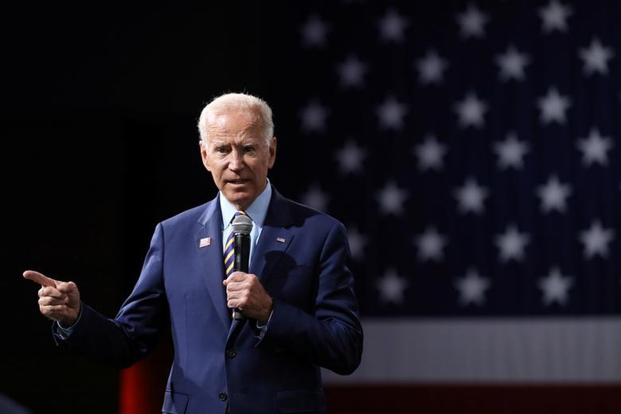 Cựu Phó  Tổng thống Mỹ Joe Biden, ứng viên hàng đầu cho đề cử của Đảng Dân chủ để đối đầu với đương kim Tổng thống Mỹ Donald Trump của Đảng Cộng hòa trong cuộc bầu cử vào tháng 11/2020, đã đưa ra kế hoạch chống biến đổi khí hậu trị giá 1,7 nghìn tỷ USD, trong đó có mục tiêu đến năm 2050 đưa nước Mỹ trở thành nền kinh tế sử dụng 100% năng lượng sạch và lượng khí thải giảm xuống mức bằng 0. (Nguồn ảnh: Reuters)