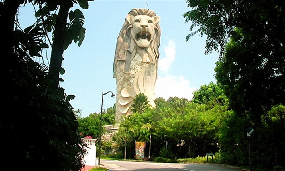 Theo Business Insider, tượng Sư tử biển Merlion - biểu tượng nổi tiếng trên đảo Sentosa của Singapore, sẽ bị phá dỡ để "nhường chỗ" cho dự án Sentosa Sensoryscape trị giá 90 triệu đô la Singapore. Ảnh: justgola.com.