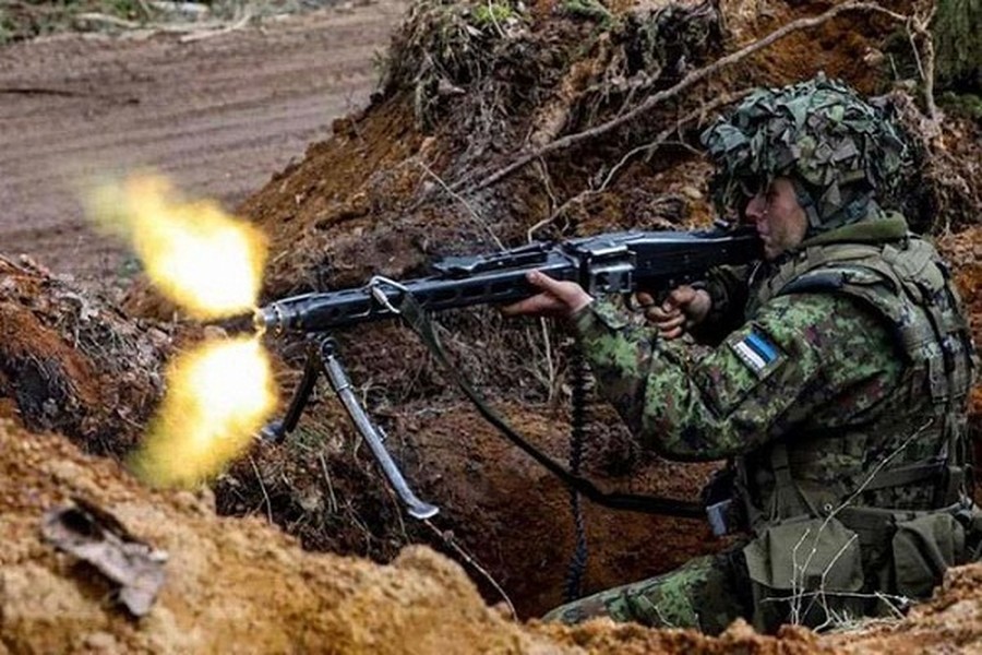 MG42 có lẽ là một trong những khẩu  súng máy hạng nhẹ nổi tiếng nhất của Đức trong Thế chiến thứ 2, nó là nỗi ám ảnh của quân đồng minh và lính Hồng quân LIên Xô. Sau chiến tranh, Tây Đức tiếp tục cải tiến loại súng này vào năm 1958 bởi nhà sản xuất vũ khí Rheinmetall với tên gọi MG1 A1.