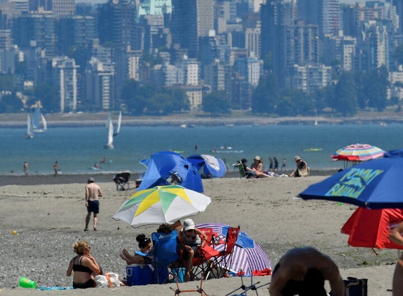 Theo SBS,  Canada đang trải qua đợt nắng nóng kinh hoàng, với nền nhiệt cao kỷ lục. Ảnh: Reuters.