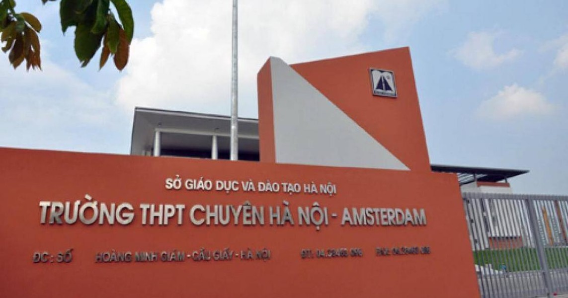 Theo đó, Trường THPT chuyên Hà Nội - Amsterdam có điểm chuẩn thi đầu vào môn cao nhất là môn Tiếng Pháp: 44,00 điểm.