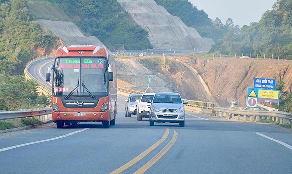  Kết nối giao thông các tỉnh miền núi phía Bắc: Dự án thuộc Ban quản lý dự án 2, tổng mức đầu tư hơn 5.300 tỷ đồng bằng nguồn vốn ODA của Ngân hàng phát triển châu Á (ADB), Chính phủ Australia và nguồn vốn đối ứng của Chính phủ Việt Nam. Song đến thời điểm hiện tại, dự án chậm giải ngân do lựa chọn nhà thầu chậm. (Ảnh: cucqlxd.gov.vn)