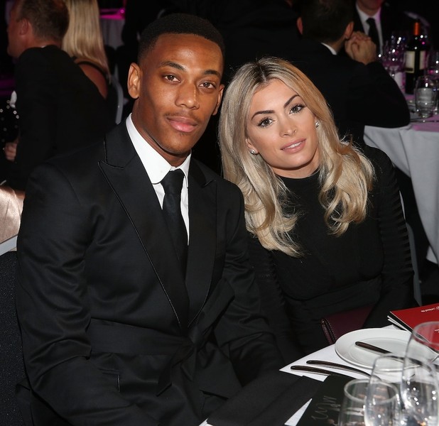 Đời tư của Anthony Martial được nhắc nhiều về những tai tiếng trong cuộc tình tan vỡ với Samantha Jacquelinet. Những tưởng chàng tiền đạo của MU tìm được bến đỗ hạnh phúc bên nàng mẫu nóng bỏng Melanie Da Cruz (ảnh). Nhưng rồi cặp đôi vẫn đường ai nấy đi.