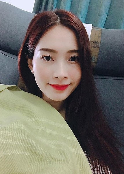  Hot Face sao Việt 24h: Hoa hậu Đặng Thu Thảo tâm sự đã lâu không chụp ảnh selfie.