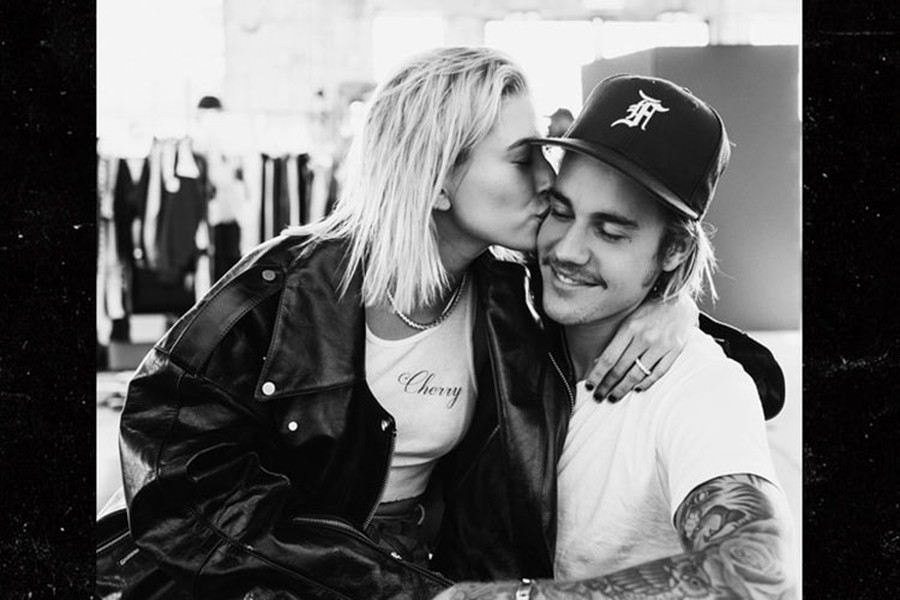 Chỉ sau 1 tháng tái hợp,  Justin Bieber - Hailey Baldwin đã đính hôn vào ngày 7/7. Trong bức tâm thư tuyên bố chuyện đính hôn, Justin gọi Hailey là tình yêu của đời anh. Ảnh: FBNV