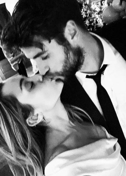 Thông tin  Miley Cyrus - Liam Hemsworth làm đám cưới vừa được chính người trong cuộc xác nhận. Ảnh: FBNV