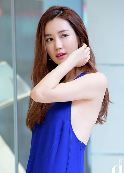 Lee Da Hae đã cổ vũ cho đội tuyển Việt Nam cùng huấn luyện viên Park Hang Seo trong trận đấu mới đây tại Asean Cup 2019. Ảnh: Disptach