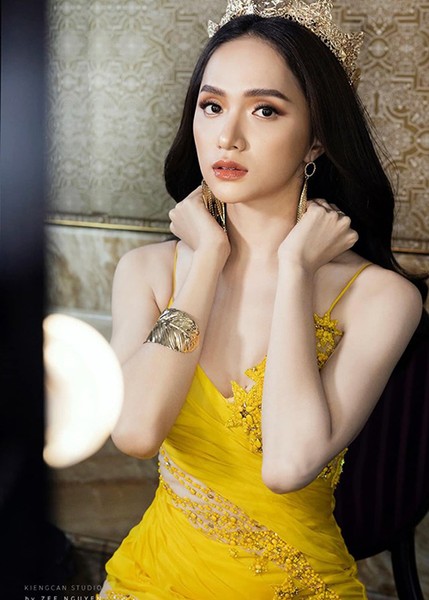  Hương Giang Idol là một trong những mỹ nhân chuyển giới nổi tiếng trong làng giải trí Việt.