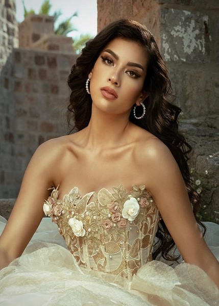 Antonia Cristal Figueroa - đại diện Chile đang là thí sinh sáng giá cho vương miện Miss Universe 2021-  Hoa hậu Hoàn vũ Thế giới 2021. Cô từng lọt top 12 Hoa hậu Trái đất 2018, top 10 phần thi tài năng Hoa hậu Thế giới 2016. Antonia nói thạo tiếng Anh, Đức và Tây Ban Nha. Ảnh: Antonia Cristal Figueroa