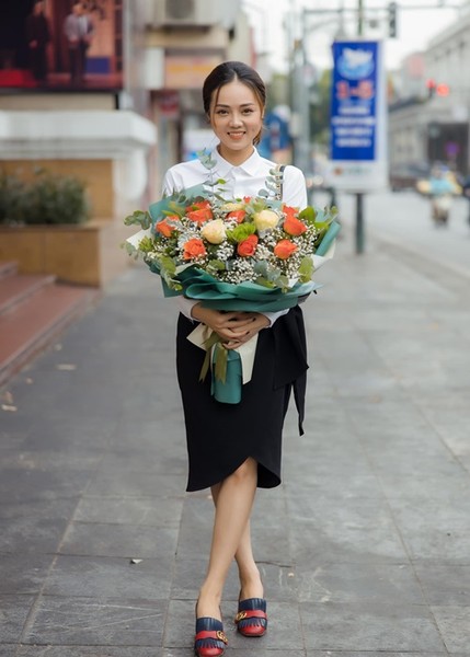 Vào ngày 8/3, Ngọc Hà viết trên trang cá nhân: "Mình không có thói quen bôi đen quá khứ và tô hồng tương lai, thực sự lại càng ngại thể hiện sự ngôn tình. Thú thật, chuyện tình cảm là điều gì khó nói lắm. Nó đến lúc nào, nó đi lúc nào cũng chả ai biết được. Lỡ, thể hiện sự ngôn tình, tô vẽ cuộc sống ngọt ngào. Dại mồm, chia tay lại lấy cơ cho người dưng chửi cho. “Ngày xưa nói hay lắm mà". Thà rằng, chuyện riêng tư cứ cất lại đi, buồn vui, đắng cay, khổ cực, tự biết, tự thấu. Thôi thì không viết lên ngôn tình thì cũng chả than thờ sầu bi làm chi. Khi viết ra mấy dòng này, cũng là lúc cuộc sống vẫn bình yên, vẫn vui vẻ và cũng không có ý định khoe khoang gì đâu". Nhiều cư dân mạng cho rằng chia sẻ của vợ  Công Lý ẩn ý về chuyện chia tay. Trước đồn đoán về đời tư, Ngọc Hà vừa lên tiếng.