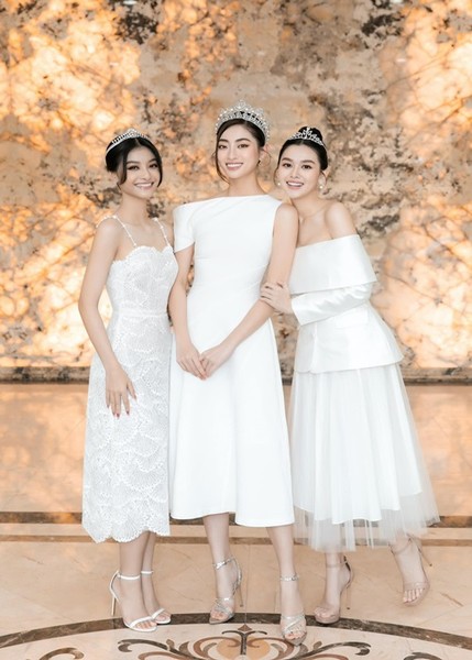 Đến nay, trong top 3  Miss World Vietnam - Hoa hậu Thế giới Việt Nam 2019, Á hậu Tường San (ngoài cùng bên phải) là mỹ nhân duy nhất đã lập gia đình. Ảnh: FBNV