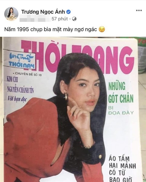 Trương Ngọc Ánh được xem là một trong những mỹ nhân hàng đầu của màn ảnh Việt. Dù đã hơn 40 tuổi nhưng cô vẫn là một biểu tượng nhan sắc khó ai vượt qua trong showbiz Việt. Mới đây, người đẹp 7X bất ngờ chia sẻ một ảnh bìa cuốn tạp chí cách đây 27 năm do chính cô làm mẫu. Hình ảnh thời "nguyên thủy" của Trương Ngọc Ánh khiến dân tình bất ngờ và có chút tiếc nuối. Bức ảnh hiếm của Trương Ngọc Ánh vào năm 1995 được mẹ một con công khai trên trang cá nhân.