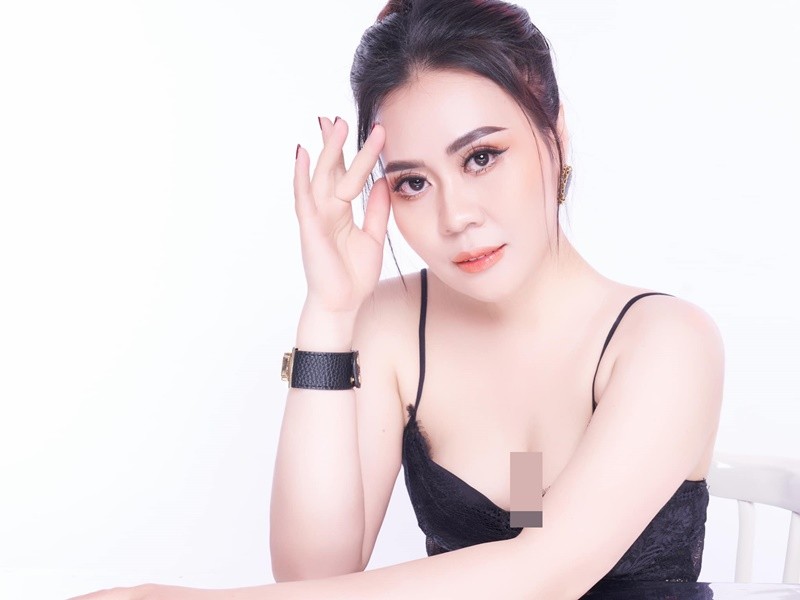 Nữ  diễn viên Kim Oanh giành vương miện Mrs Grand International 2022 - Hoa hậu Quý bà Hòa bình Quốc tế 2022 vào tối ngày 14/11.