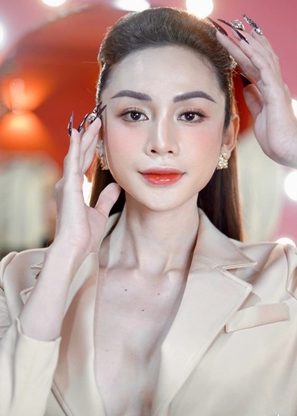 Ban tổ chức Miss International Queen Vietnam - Hoa hậu Chuyển giới Việt Nam từng chia sẻ nếu cuộc thi Miss International Queen tổ chức vào tháng 3/2023 như thường lệ, Lương Mỹ Kỳ vẫn sẽ đại diện Việt Nam, nhưng nếu thời gian trễ hơn dự kiến thì người chiến thắng tại Hoa hậu Chuyển giới Việt Nam 2023 sẽ thay thế để chinh chiến tại cuộc thi quốc tế. Mới đây,  Lương Mỹ Kỳ quyết định xin nhường cơ hội thi đấu.