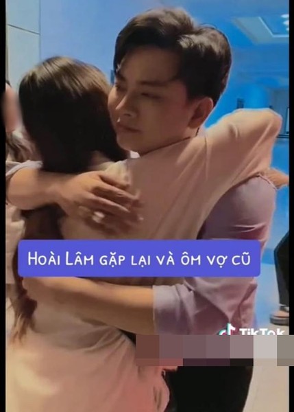 Mới đây, cư dân mạng lan truyền clip  Hoài Lâm ôm một cô gái không lộ mặt. Người đăng tải clip cho rằng cô gái là Bảo Ngọc (Cindy Lư) - vợ cũ nam ca sĩ. Tuy nhiên, nhiều ý kiến nhận định cô gái trong clip chỉ là fan của Hoài Lâm. Hiện tại, người trong cuộc chưa lên tiếng về clip. Ảnh: Thương Hiệu Và Pháp Luật.