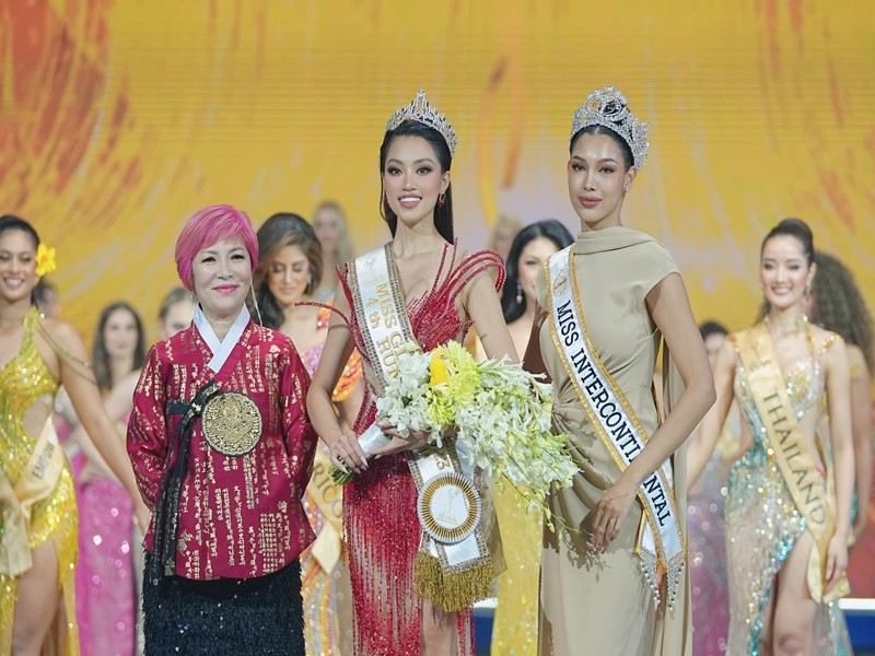 Dù chỉ có 21 ngày chuẩn bị cho cuộc thi Miss Global 2023,  Đoàn Thu Thủy vẫn xuất sắc đoạt danh hiệu á hậu 4.