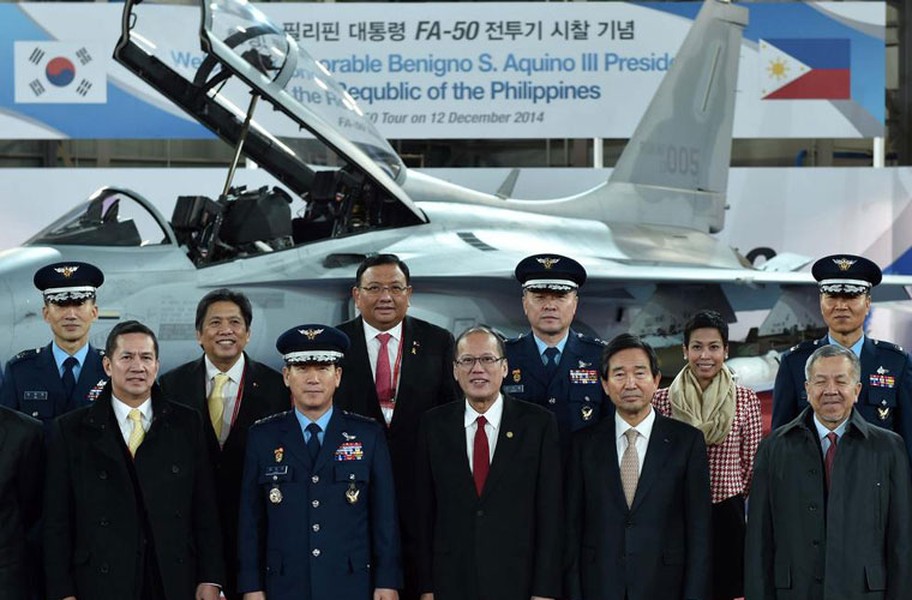 Hãng thông tấn Yonhap dẫn nguồn tin từ Không quân Hàn Quốc cho biết, Quốc vương Brunei Haji Hassanal Bolkiah và Tổng thống Philippines Benigno Aquino đã có chuyến thăm căn cứ không quân Gimhae và thăm quan máy bay chiến đấu hạng nhẹ FA-50.