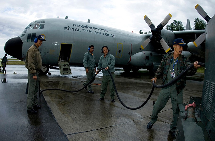 Theo trang tin quân sự Air Recognition đưa tin cho hay, Không quân Hoàng gia Thái Lan (RTAF) đang lên kế hoạch hiện đại hóa phi đội máy bay vận tải quân sự của nước này khi hầu hết các dòng máy bay vận tải quân sự của RTAF đều đã lạc hậu và xuống cấp. Và hai ứng viên tiềm năng nhất của RTAF hiện tại là Lockheed Martin C-130J Super Hercules của Mỹ và Y-9 của Tổng công ty hàng không Thiểm Tây, Trung Quốc.