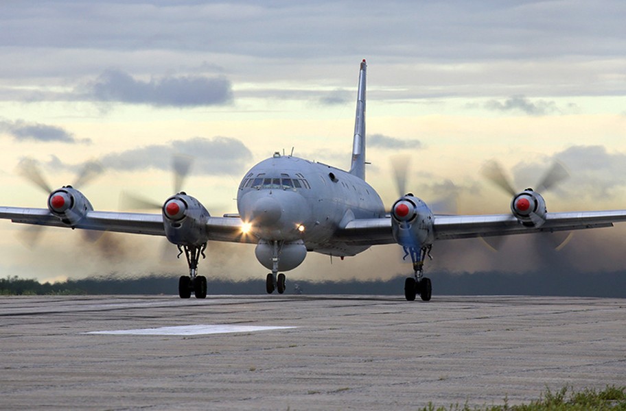 Với chuyến bay thử nghiệm lần đầu tiên vào tháng 9/1961,  máy bay săn ngầm Il-38 được kỳ vọng sẽ là “thần biển” mới của Hải quân Liên Xô trong tác chiến chống ngầm tầm xa trên biển. Và sau hơn 50 năm hoạt động, nhiệm vụ của nó trong Hải quân Nga cũng không mấy thay đổi với các tính năng thậm chí còn vượt trội hơn trước.