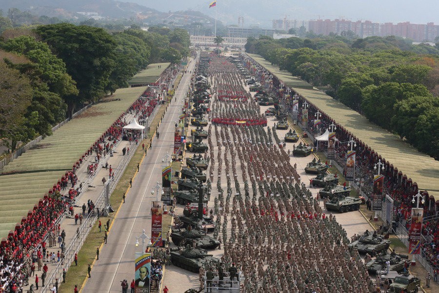 Hôm 13/4/2019,  dân quân Venezuela đã tổ chức hoành tráng lễ diễu duyệt binh nhân kỷ niệm 10 năm ngày thành lập. Cách đây 10 năm trước, cũng vào ngày này, Tổng thống Hugo Chavez đã ký quyết định "khai sinh" lực lượng dân quân - trở thành "đứa con thứ 5" của Lực lượng Vũ trang Venezuela. Nguồn ảnh: Bmpd