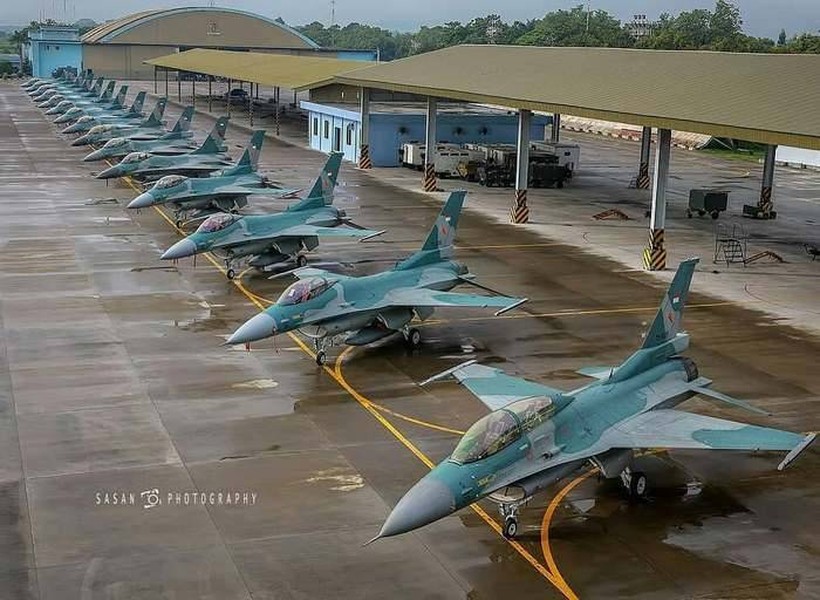 Theo tờ ATimes, Indonesia đang "lặng lẽ" nói chuyện với Mỹ về việc mua 32  máy bay chiến đấu F-16 Viper và 6 máy bay vận tải C-130J trong một phần nỗ lực nhằm loại bỏ nước này khỏi bất kỳ lệnh trừng phạt nào có thể xảy ra trong cuộc chiến thương mại Mỹ - Trung đang diễn ra căng thẳng. Nguồn ảnh: WeapoNews.com