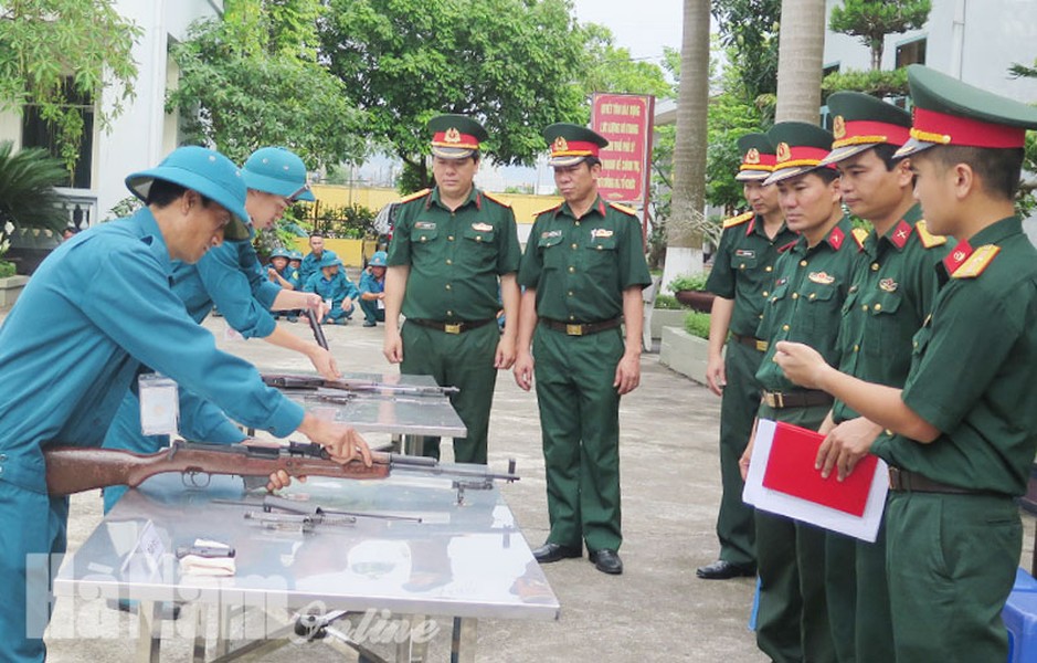 Trong lĩnh vực sản xuất súng trường, trong những năm trở lại đây, công nghiệp quốc phòng Việt Nam đã đạt được nhiều thành tựu lớn. Ví dụ như chúng ta tự sản xuất các phiên bản cải tiến súng trường AK, làm chủ hoàn toàn việc sản xuất hàng loạt súng trường Galil ACE 31/32 công nghệ Israel. Ảnh: Hà Nam Online