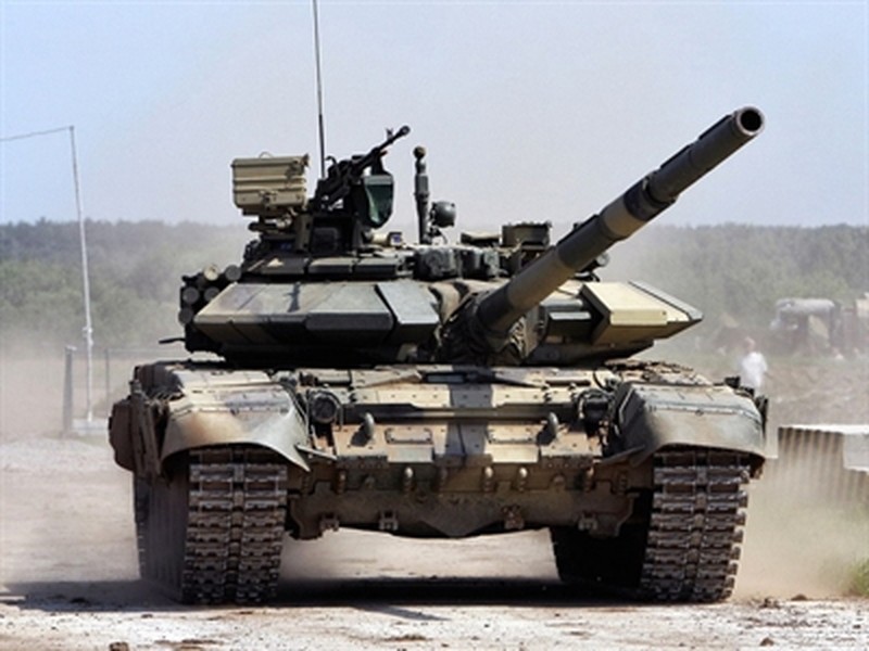 Xe tăng chiến đấu chủ lực (MBT) T-90 Vladimir là loại xe tăng gây tranh cãi khá nhiều tại Nga; nếu đại diện của ngành công nghiệp quốc phòng Nga khăng khăng muốn trang bị số lượng lớn cho quân đội, thì các nhà lãnh đạo quân đội Nga lại bày tỏ nghi ngờ về khả năng sử dụng của T-90. Vậy đâu là lý do?