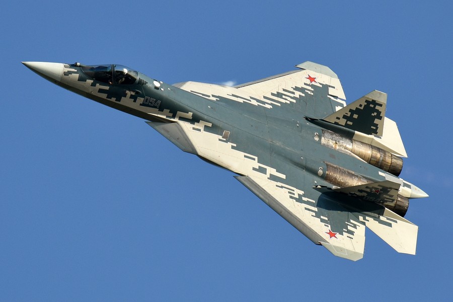  Tiêm kích Su-57 là máy bay chiến đấu đa năng thế hệ thứ 5, với khả năng tàng hình do Nga phát triển; chiếc tiêm kích này sẽ trở thành cấp số nhân trong lực lượng vũ trang Nga. Đây là máy bay chiến đấu tàng hình 2 động cơ, sẽ được sử dụng cho các hoạt động phòng không và tiến công mặt đất.