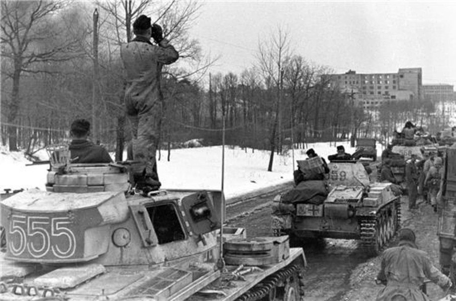 Trong  chiến dịch Donetsk tái chiếm thành phố Kharkov của Liên Xô, vào tháng 2 và tháng 3/1943 Manstein đã giáng một đòn "Hồi mã thương" kinh điển vào Kharkov, không chỉ cứu toàn bộ mặt trận quân Đức ở đây khỏi nguy cơ tan vỡ mà chiến dịch do Manstein chỉ huy còn đánh tan nát tận 52 sư đoàn Liên Xô và giành lại được một vùng lãnh thổ rộng lớn cho quân Đức.