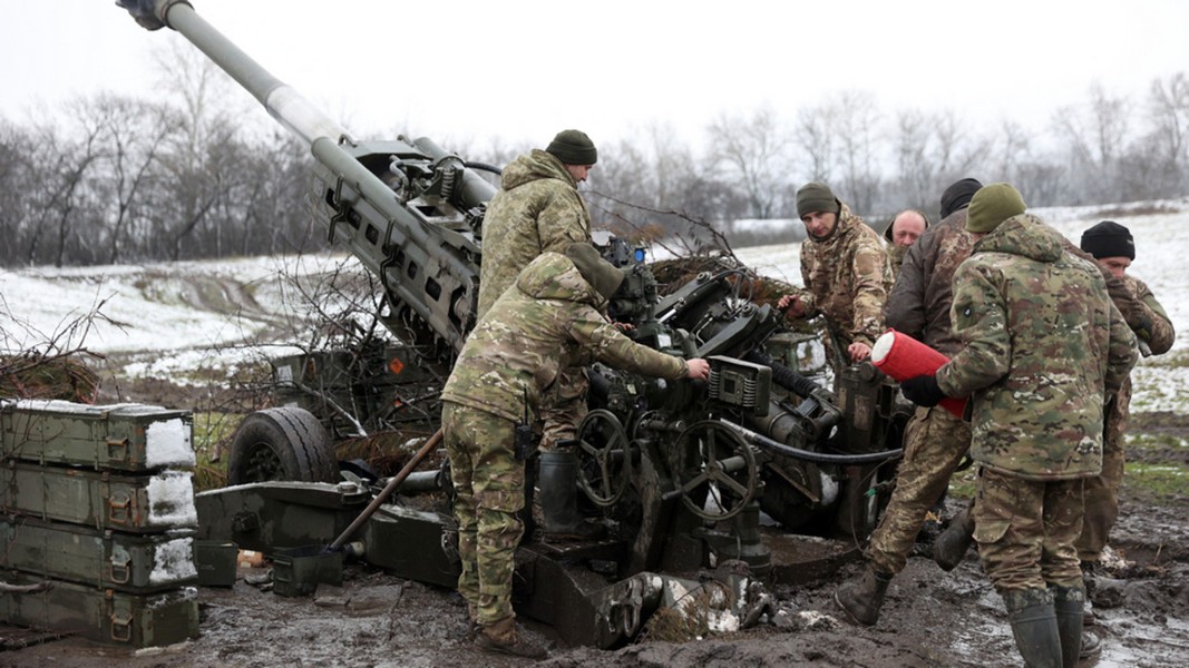 Thời gian gần đây, các nước NATO đã bắt đầu tăng cường  hỗ trợ quân sự cho Ukraine. Ngoài việc Mỹ, Anh, Pháp, Đức liên tiếp cung cấp xe tăng chiến đấu chủ lực cho Ukraine, NATO cũng bắt đầu hỗ trợ nhiều hơn cho Ukraine trong việc cung cấp pháo và đạn dược.