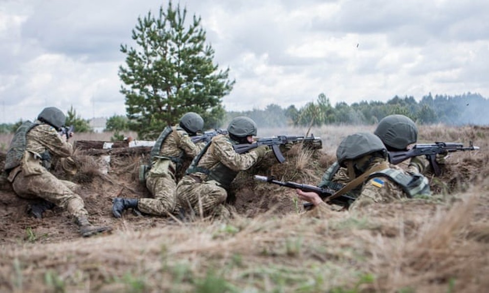 Giao tranh dữ dội đã nổ ra trên nhiều mặt trận ở miền đông Ukraine và  Chasov Yar đã trở thành tâm điểm gây chú ý trong thời gian qua. Chasov Yar là vị trí chiến lược trong tuyến phòng thủ thứ hai của Quân đội Ukraine, nơi tập trung lớn quân tinh nhuệ của Ukraine. Ảnh: The Guardian.